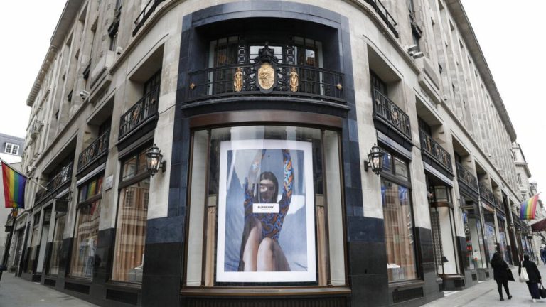 Burberry’nin CEO’su zayıf ekonomik performans nedeniyle kovuldu