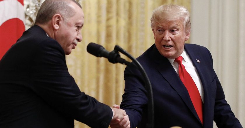 Erdoğan, Trump’la telefonda konuştu: “Suikast girişimi demokrasiye saldırıdır”