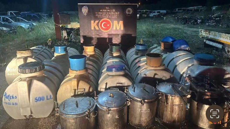 Bursa’da bir depoda 4 ton sahte alkol bulundu