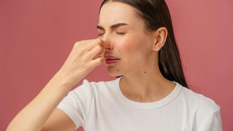 Burun akıntısının belirtileri nelerdir? Burun akıntısı nasıl anlaşılır? Tedavi yöntemleri nelerdir?