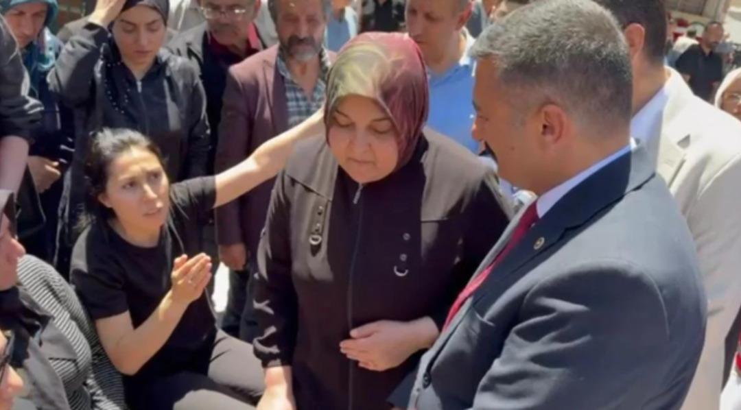 Şehit ümit ümür, acı verici isyankâr kız kardeşin cenazesinde: AK partisinden kimseyi istemiyorum, anavatan sizin! 4