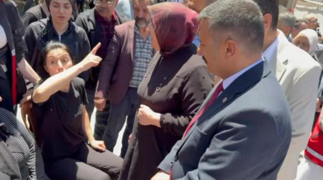 Şehit ümit ümür, acı verici isyankâr kız kardeşin cenazesinde: AK partisinden kimseyi istemiyorum, anavatan sizin! 3