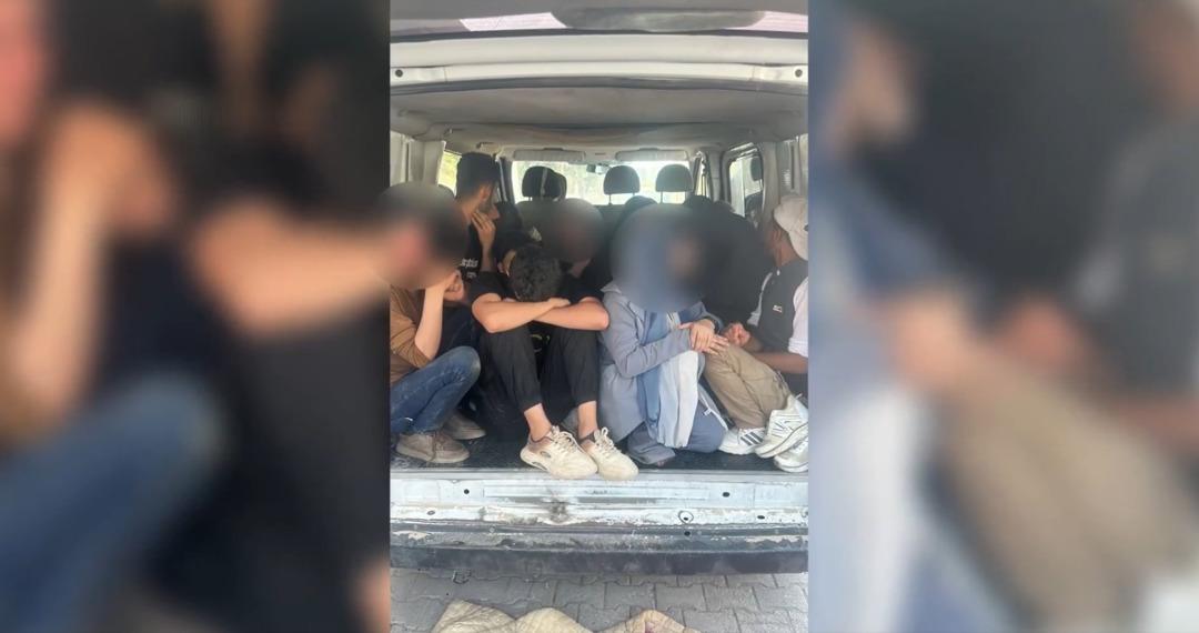 Yüzlerce yasadışı göçmen yakalandı! Görüntüler operasyonlardan geldi: Organizatörler tutuklandı 2