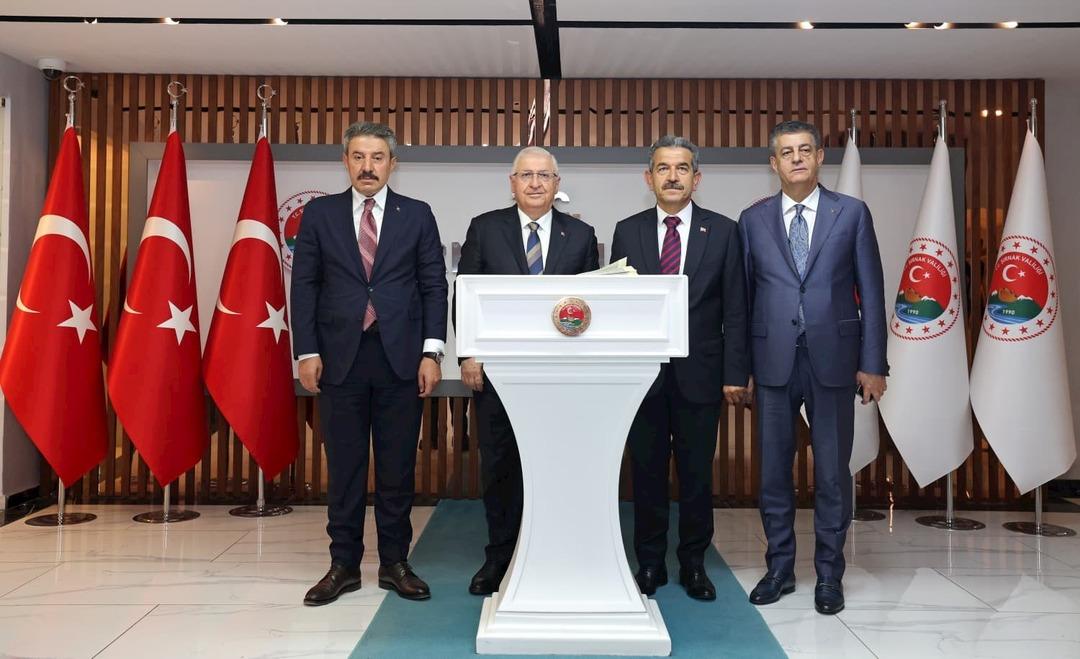 Ulusal Savunma Bakanı Yüzar Güler, Şitnak 2'deki Şehit ailesini ziyaret etti