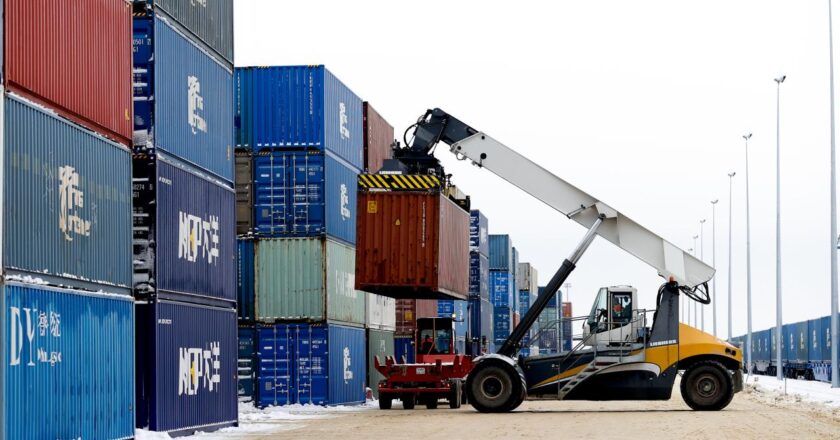 Türkiye’nin komşularına ihracatı 15,6 milyar dolara yaklaştı