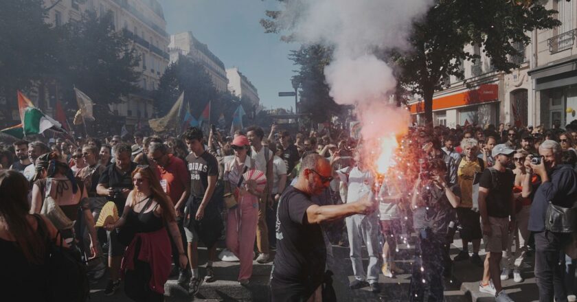 Fransa’da Hit ve Protesto Dalgası: Polis göz yaşartıcı gaz kullandı
