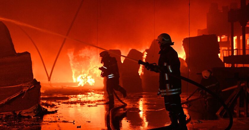 Keçe fabrikasındaki yangın 15. saatte kontrol altına alındı