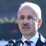 Bakan Uraloğlu, Gürcistan Altyapı Bakanı Sokhadze ile görüştü