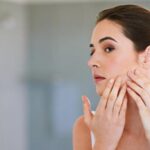 ‘Yetişkinlerde Akne: Makyaj, Hormonlar ve Beslenmenin Rolü’