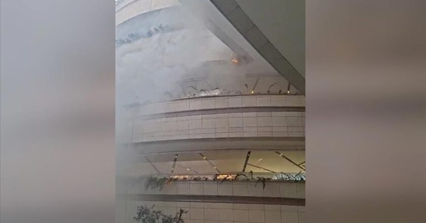 Kanyon AVM’de Alevler Yükseldi